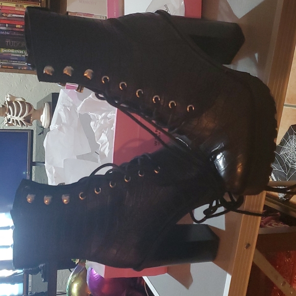 Steve Madden Boots - Picture 4 of 5